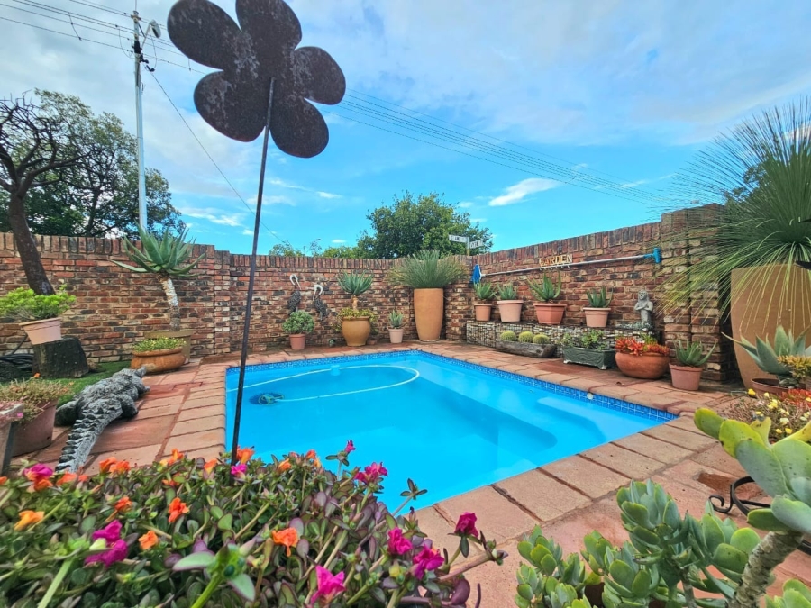 5 Bedroom Property for Sale in Miederpark North West
